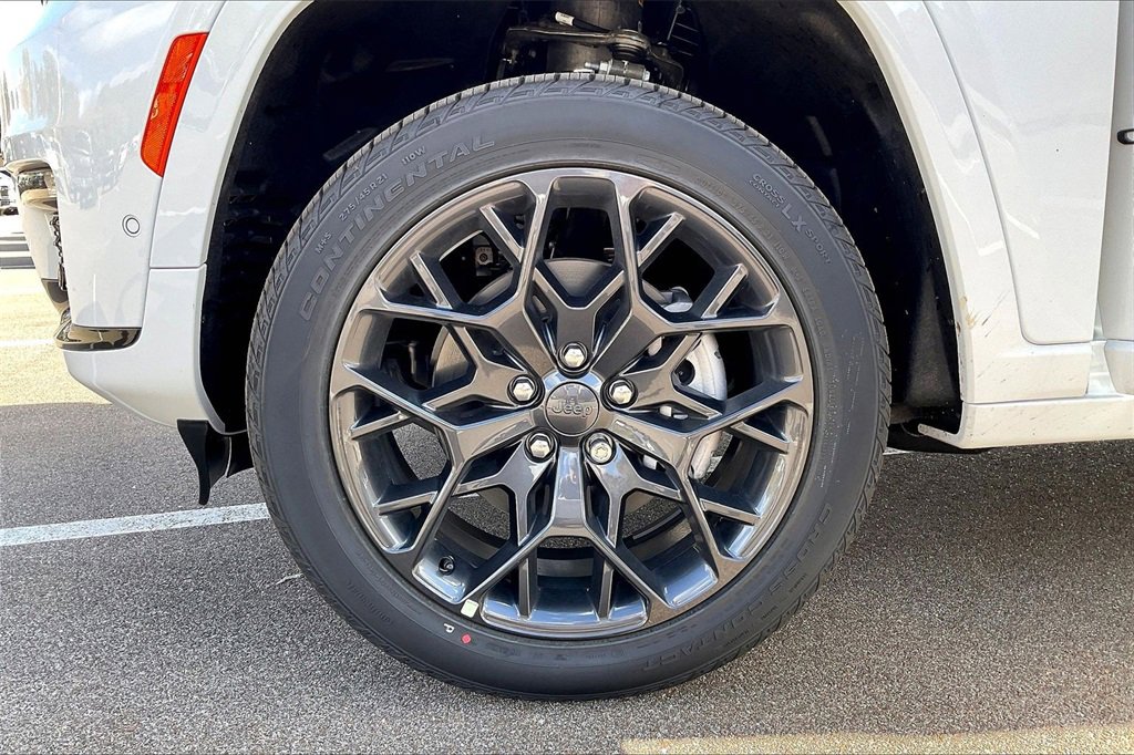 New 2025 Jeep Grand Cherokee L Summit w/ Obsidian Package image 12