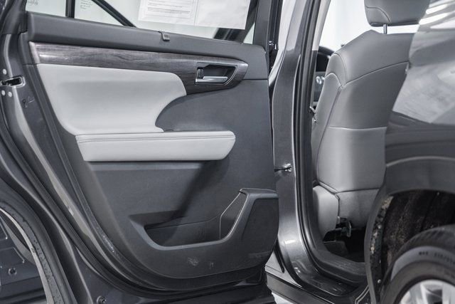 Used 2024 Toyota Highlander Platinum image 40