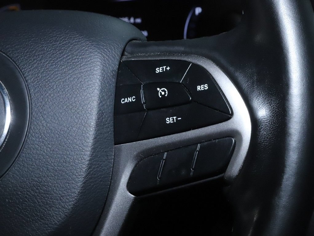 Used 2021 Jeep Grand Cherokee Laredo AWD/4WD image 23