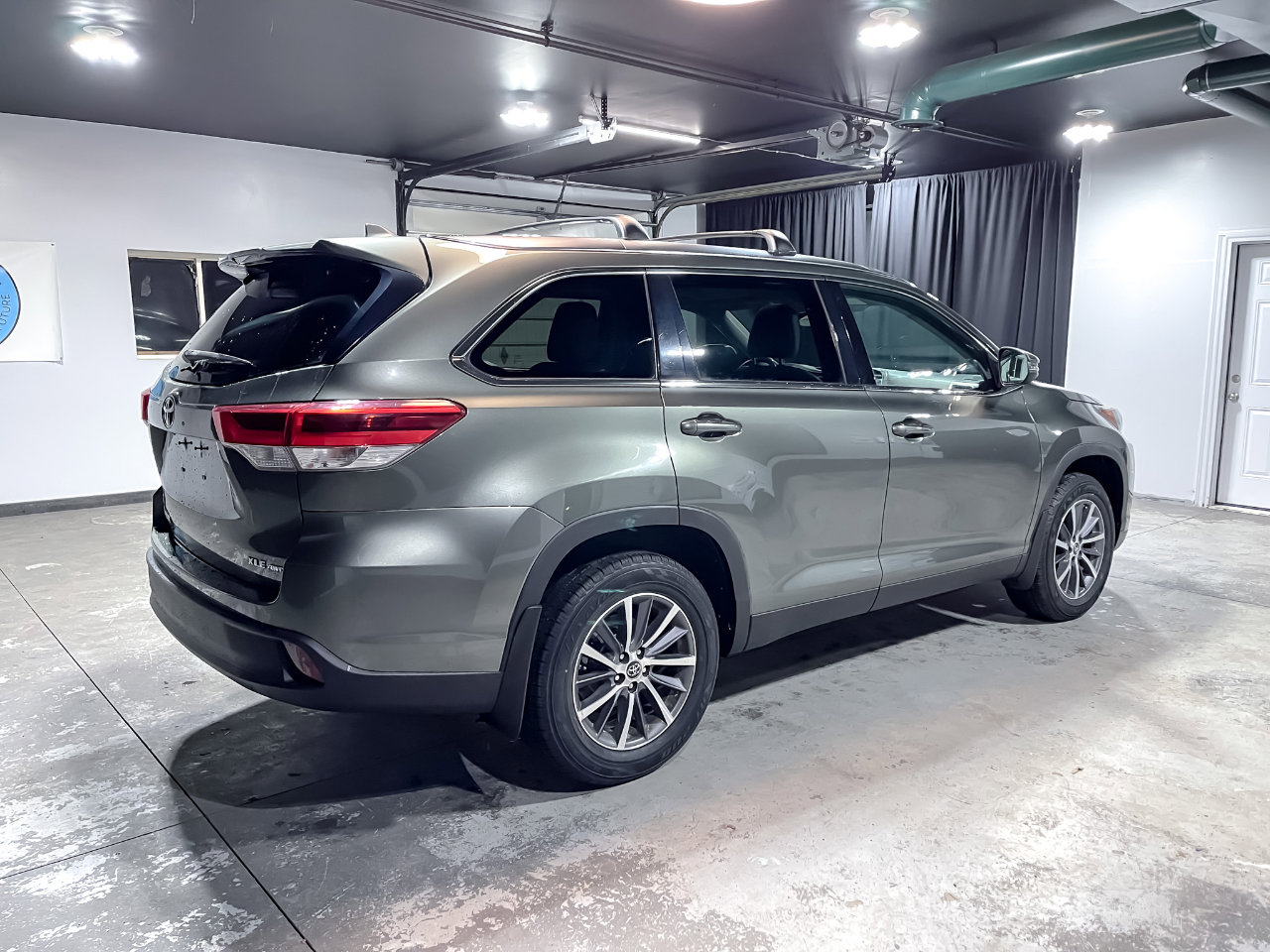 Used 2019 Toyota Highlander XLE image 8