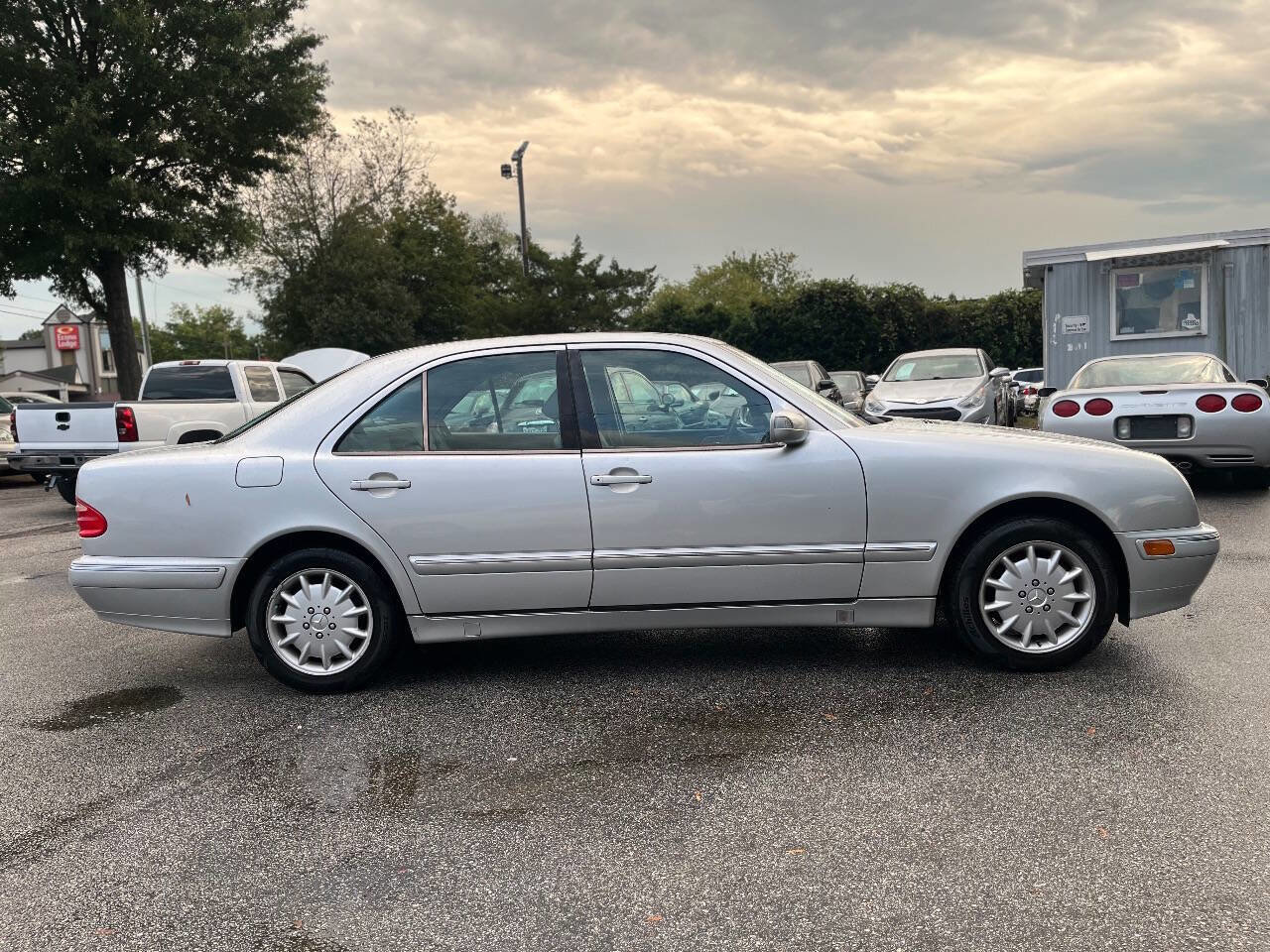 Used 2001 Mercedes-Benz E 320 Sedan image 4