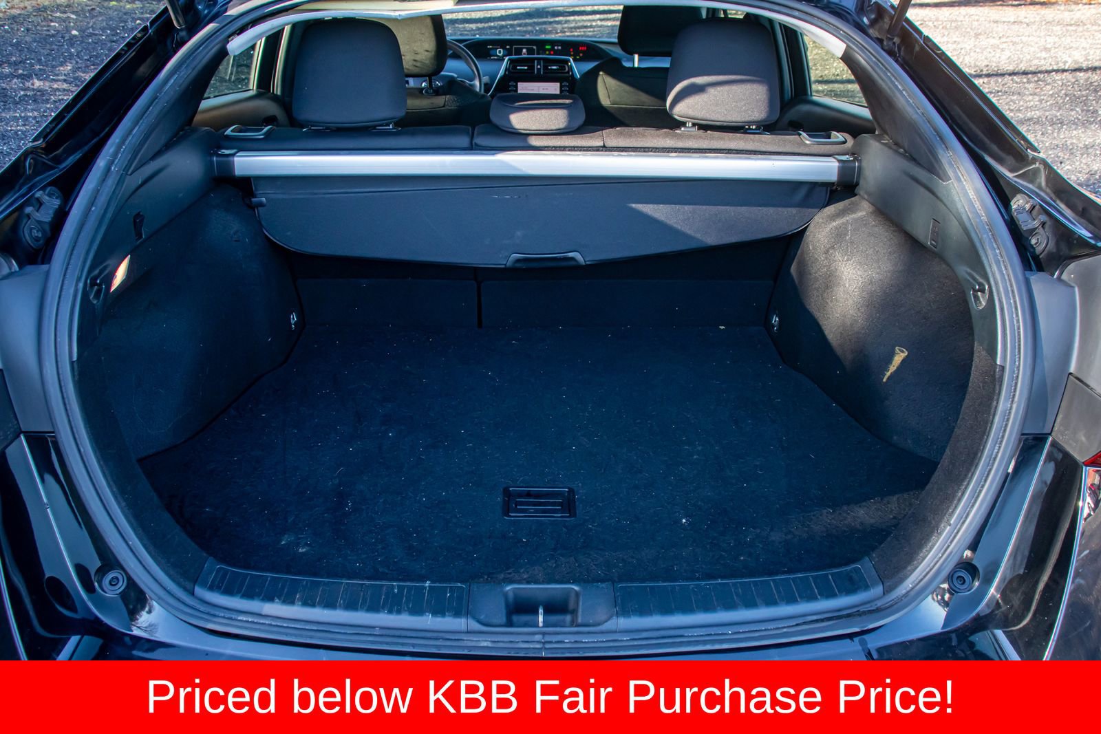 Used 2022 Toyota Prius LE image 18