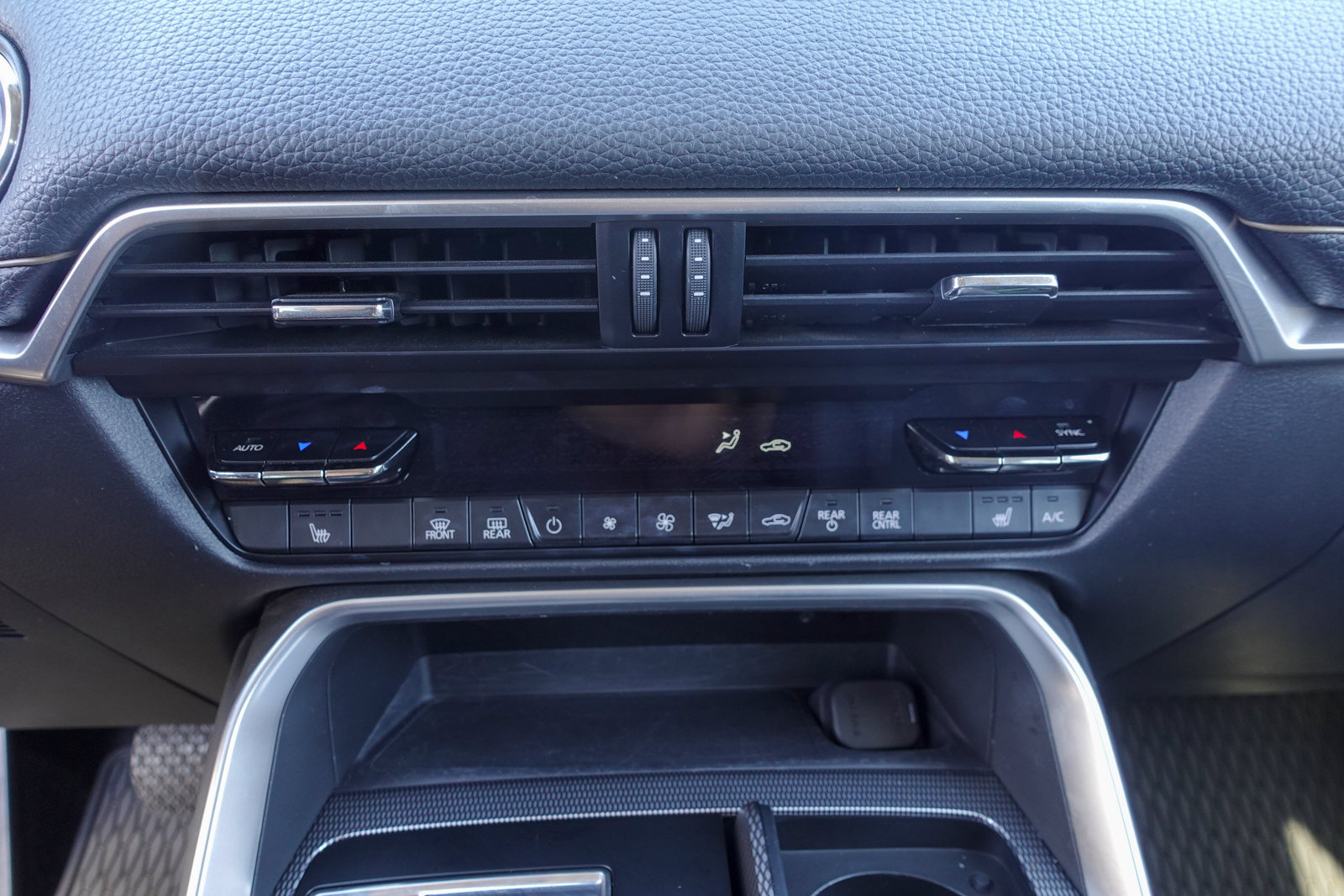 Used 2024 MAZDA CX-90 Plug-In Hybrid w/ Preferred AWD/4WD image 23