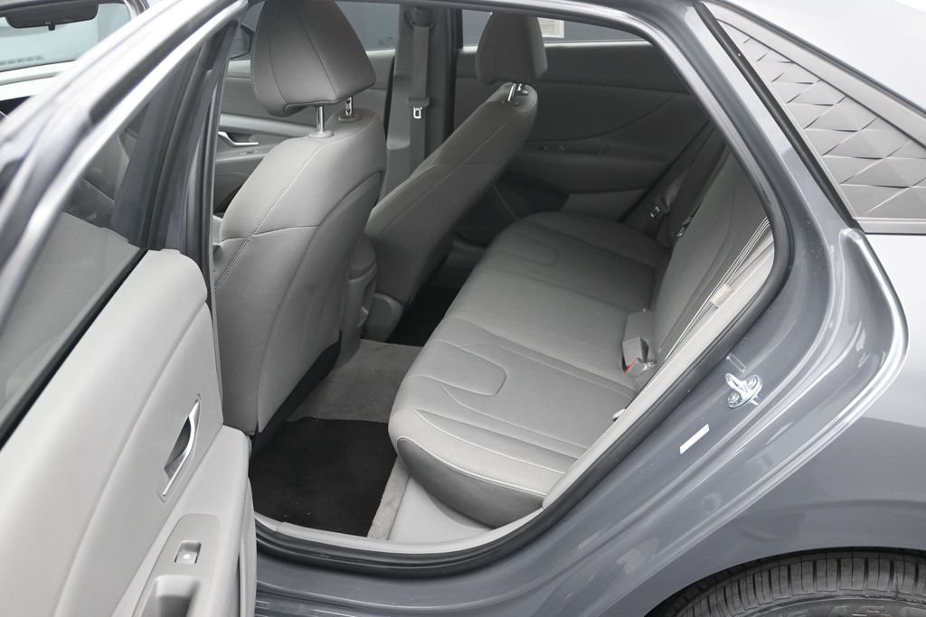 Used 2024 Hyundai Elantra SEL FWD image 13