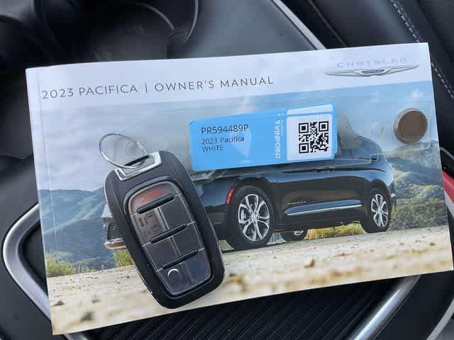 Used 2023 Chrysler Pacifica Touring-L FWD image 26