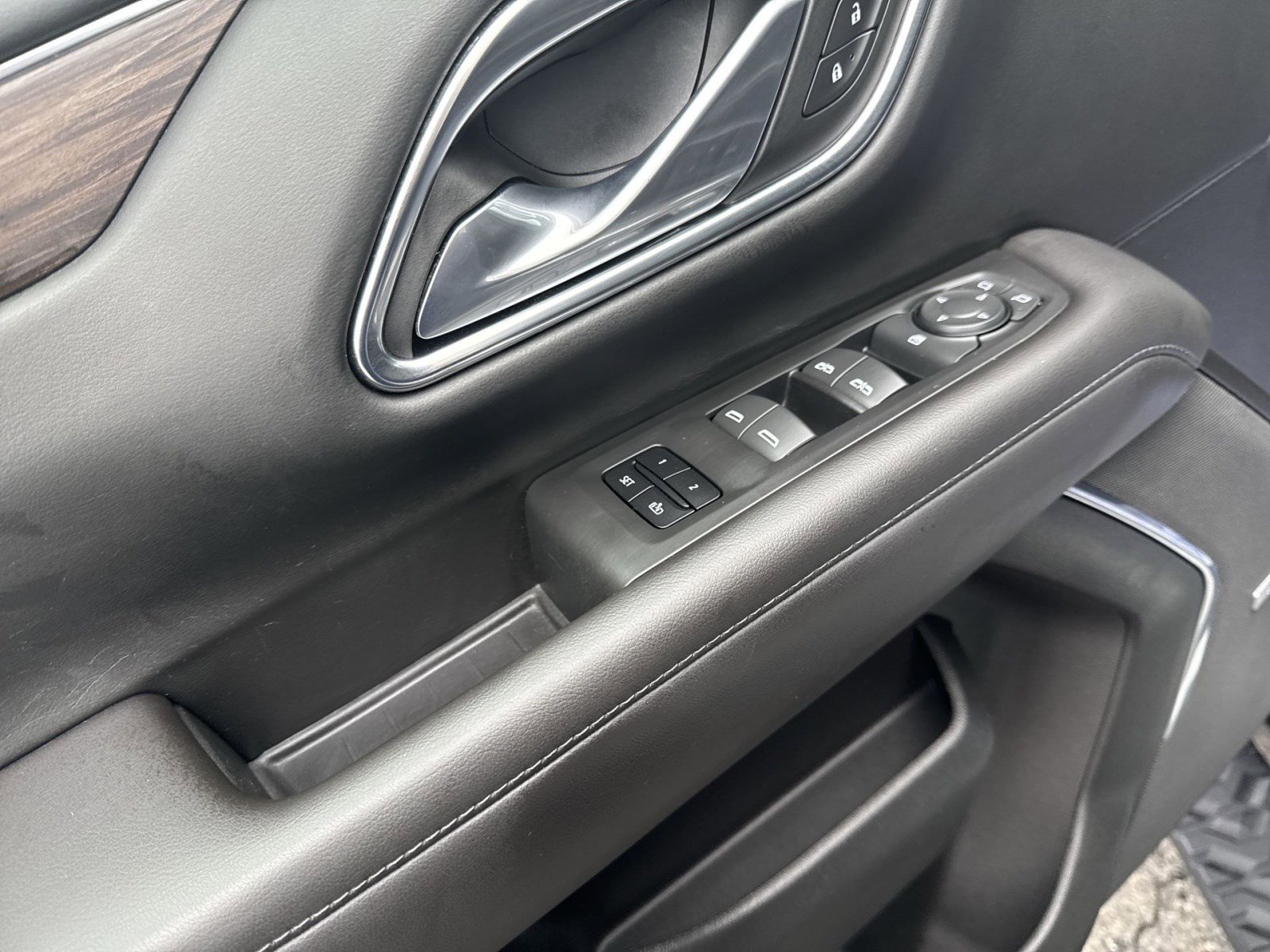 Used 2023 Chevrolet Suburban Z71 image 15