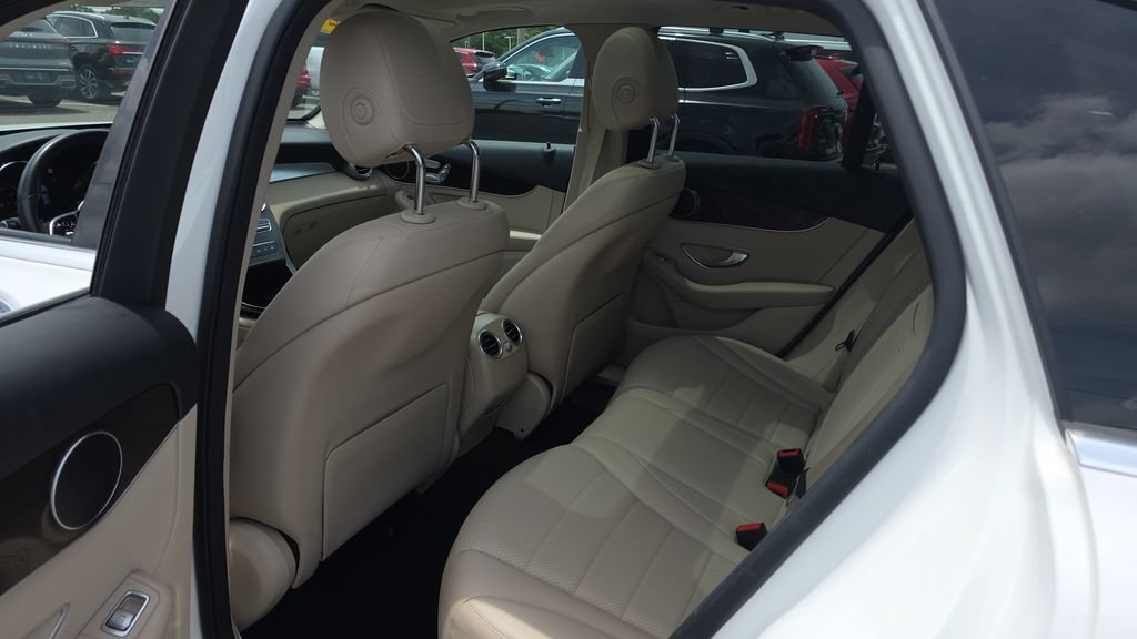 Used 2022 Mercedes-Benz GLC 300 image 24
