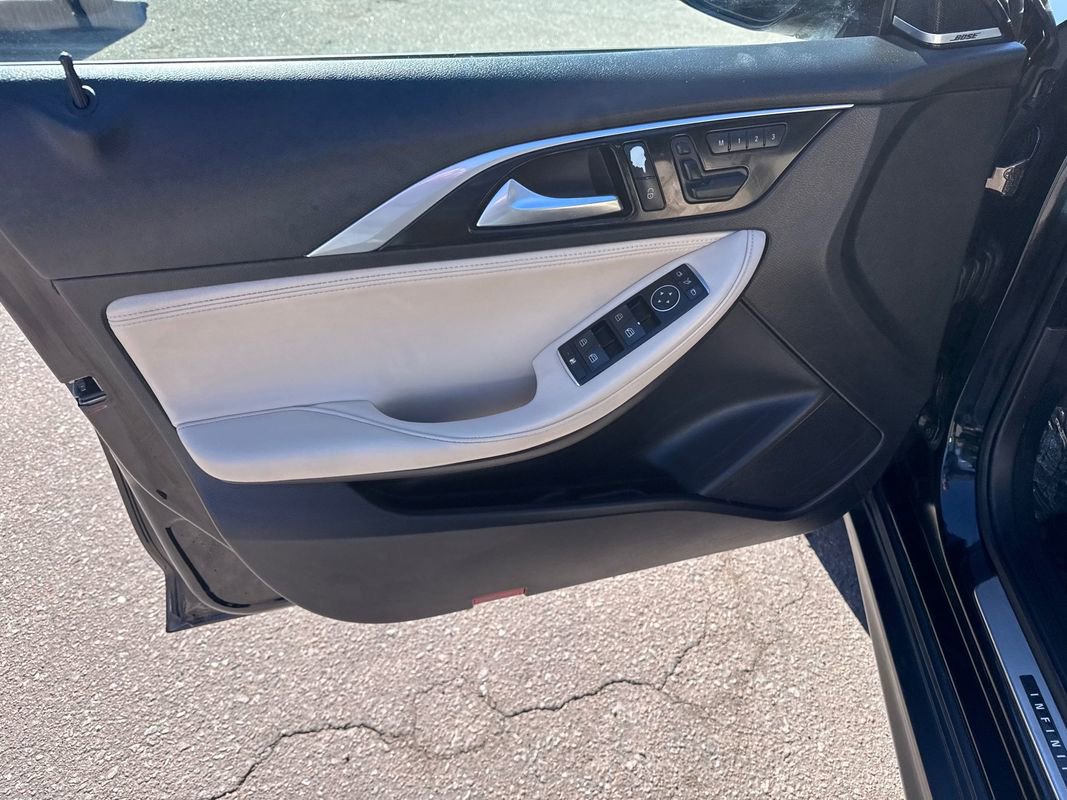 Used 2017 INFINITI QX30 Premium w/ Navigation Package image 9