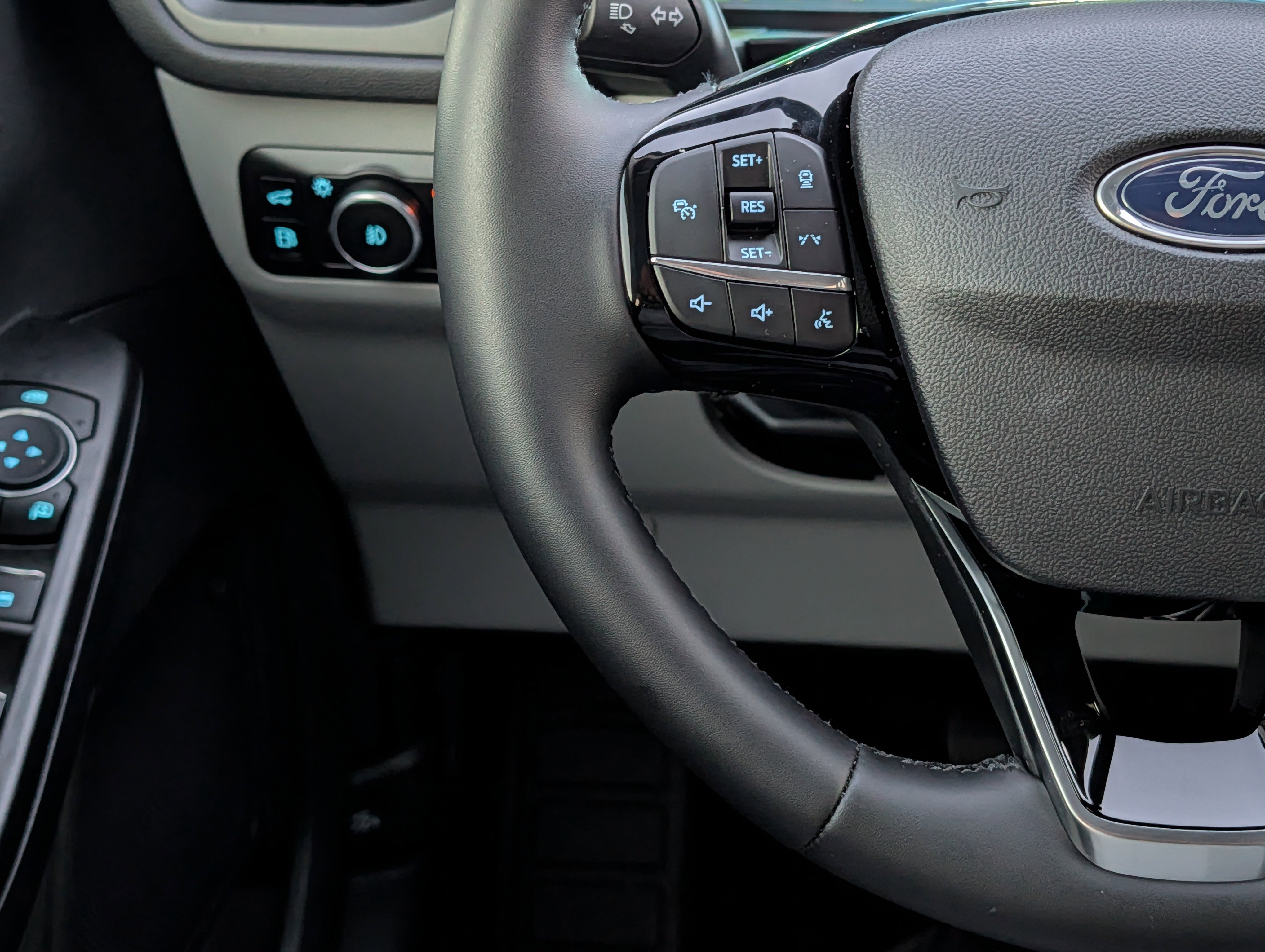 New 2026 Ford Escape SE w/ PHEV Premium Package FWD image 22