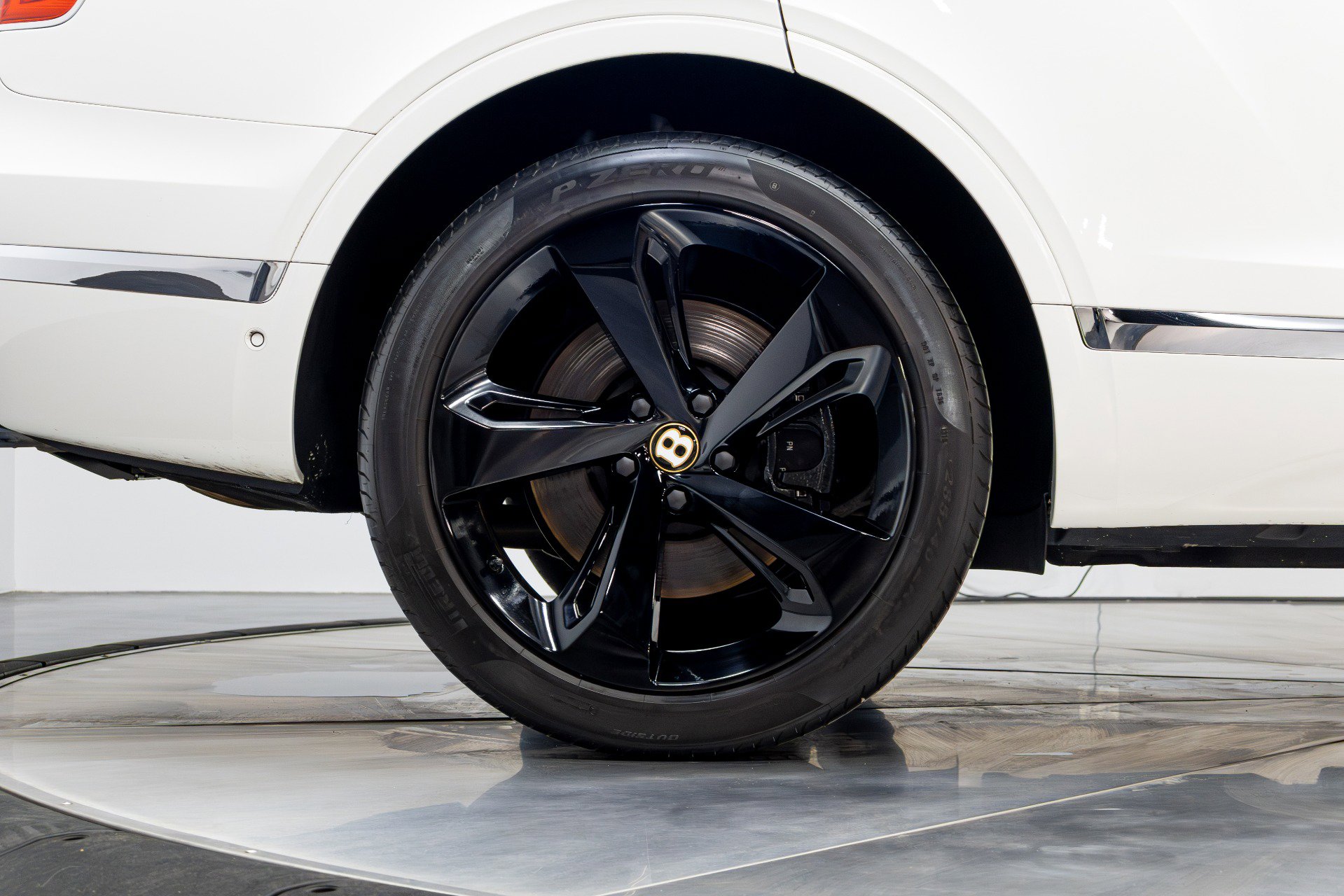 Used 2020 Bentley Bentayga image 21