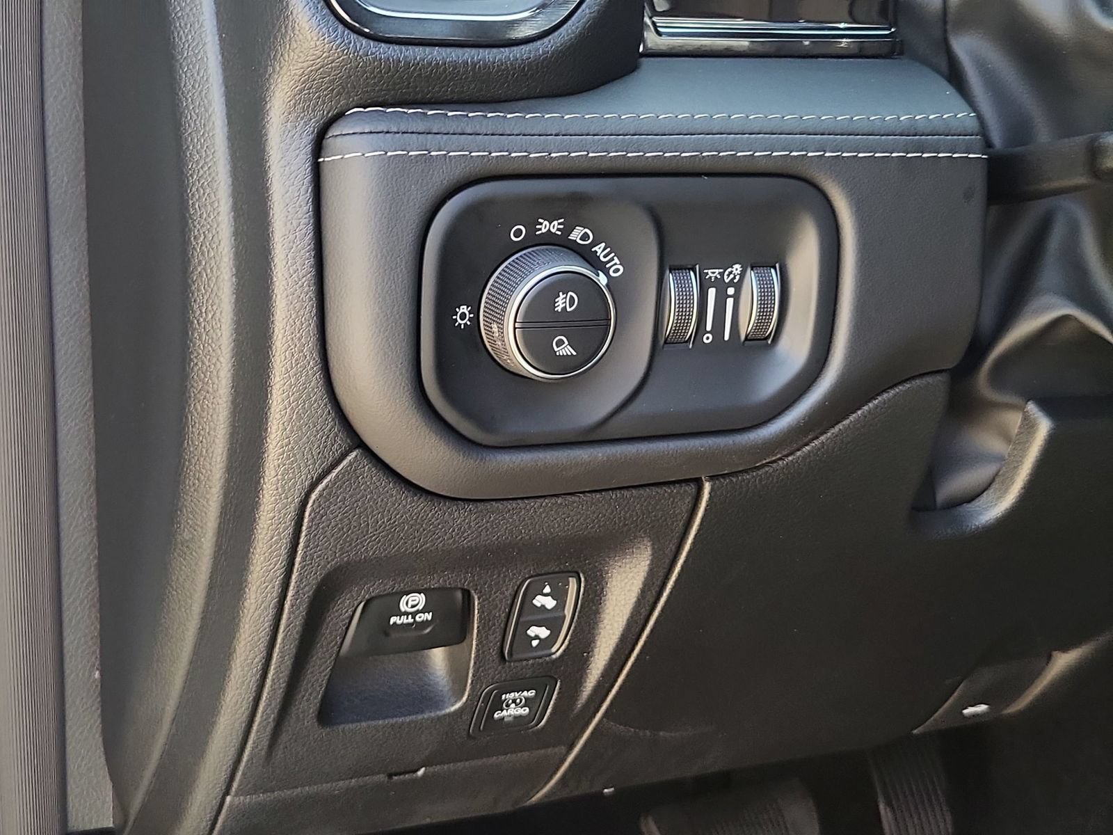 Used 2025 RAM 1500 Limited AWD/4WD image 18
