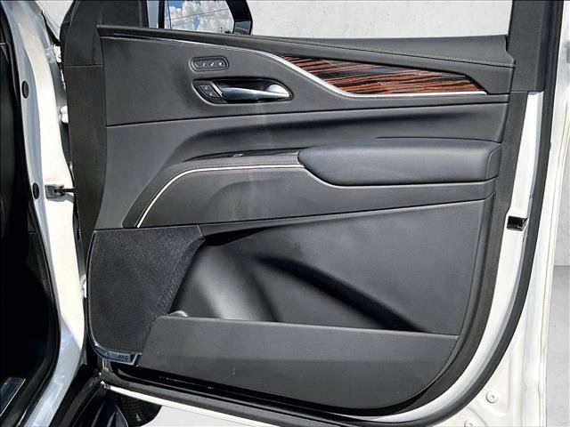 Used 2024 Cadillac Escalade Premium Luxury AWD/4WD image 18