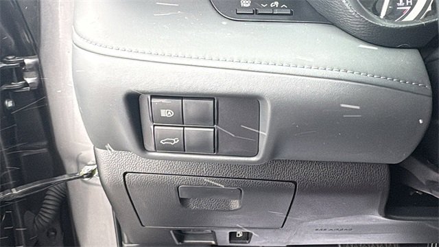 Used 2022 Toyota Highlander XLE image 18