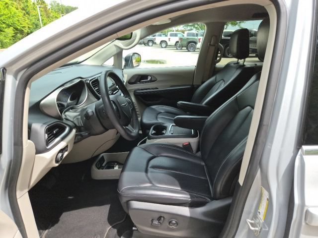 Used 2023 Chrysler Pacifica Touring-L FWD image 15