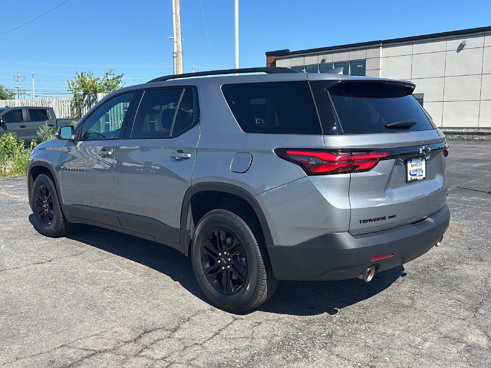 Used 2023 Chevrolet Traverse LT w/ Midnight/Sport Edition AWD/4WD image 5