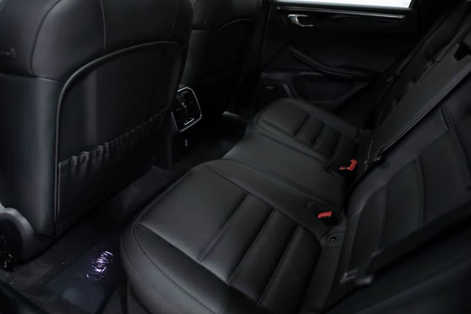 Certified 2025 Porsche Macan S image 27