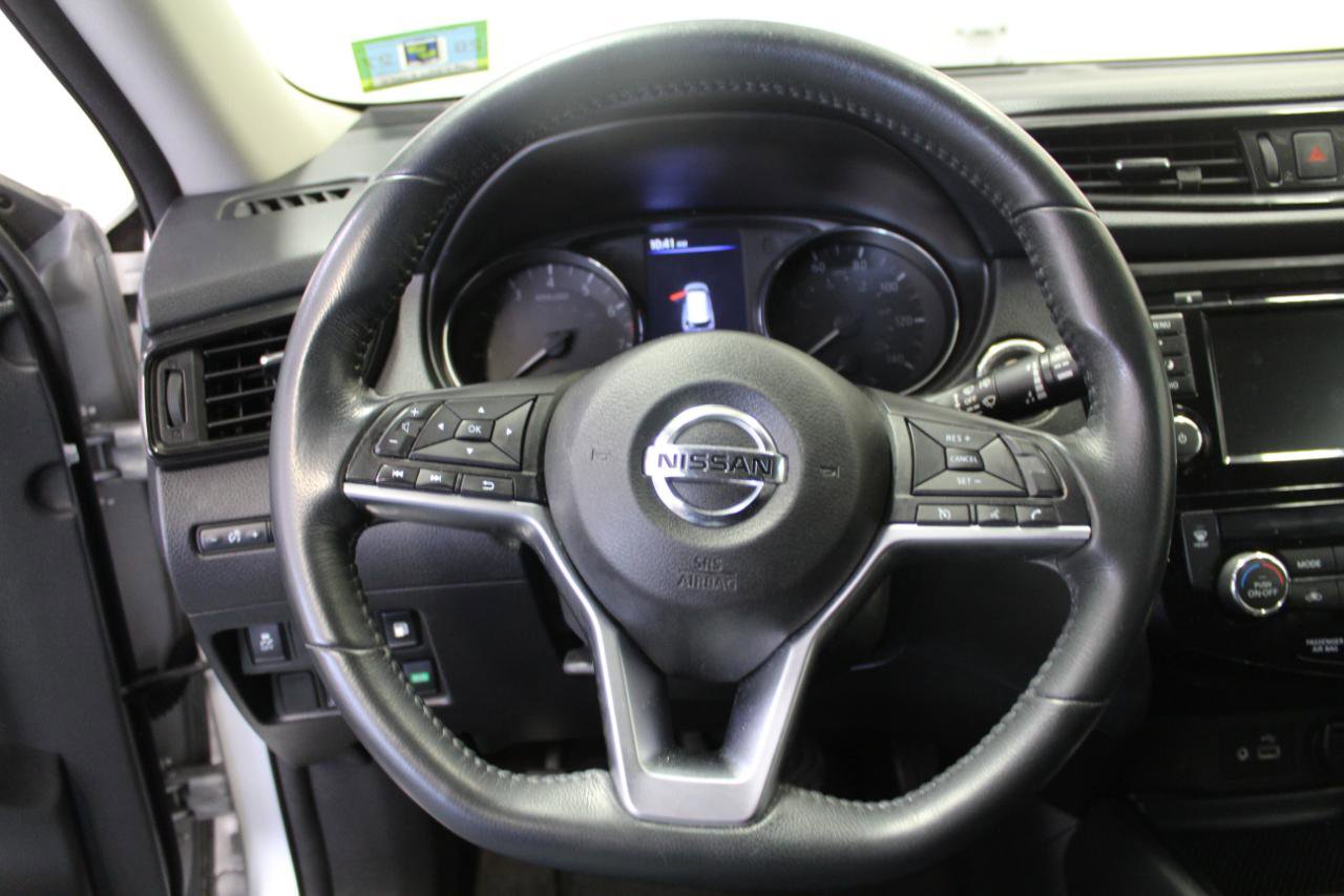Used 2018 Nissan Rogue SV image 8