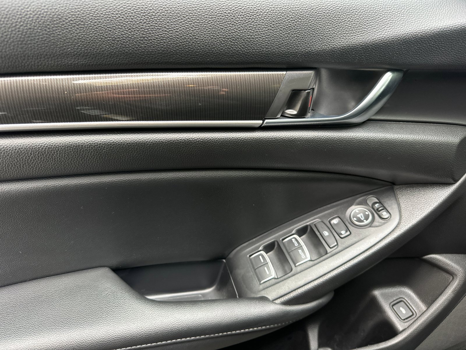 Used 2022 Honda Accord Sport image 11