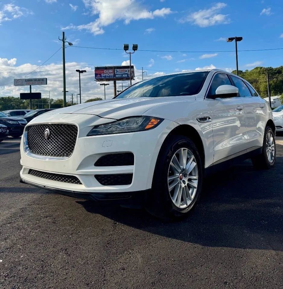 Used 2018 Jaguar F-PACE Prestige image 4