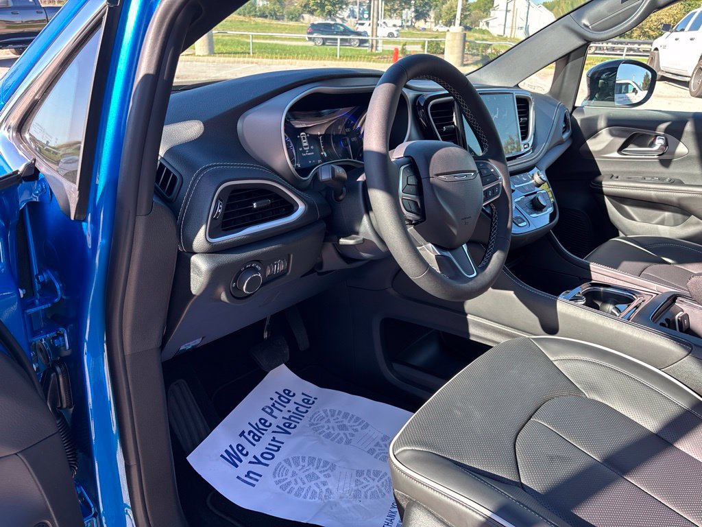 New 2027 Chrysler Pacifica Limited FWD image 33