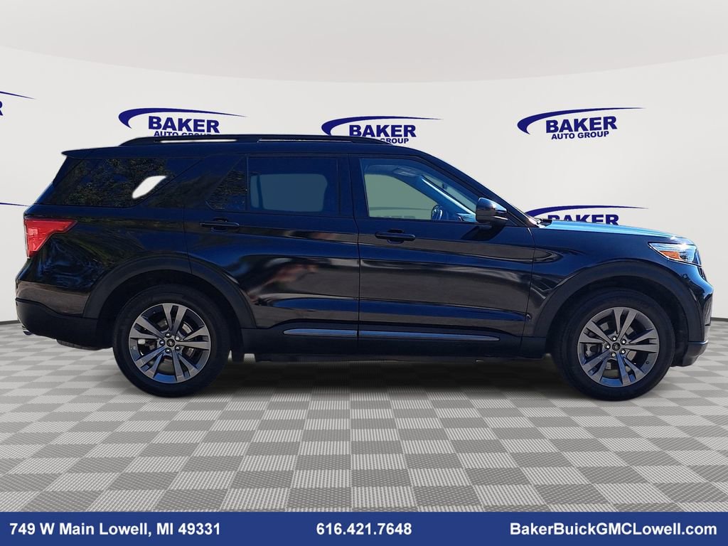 Used 2022 Ford Explorer XLT w/ XLT Sport Appearance Package image 4