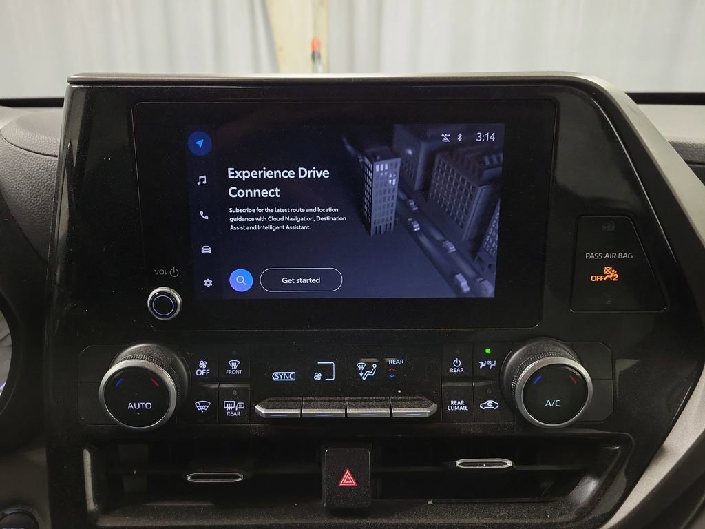 Used 2023 Toyota Highlander LE AWD/4WD image 18