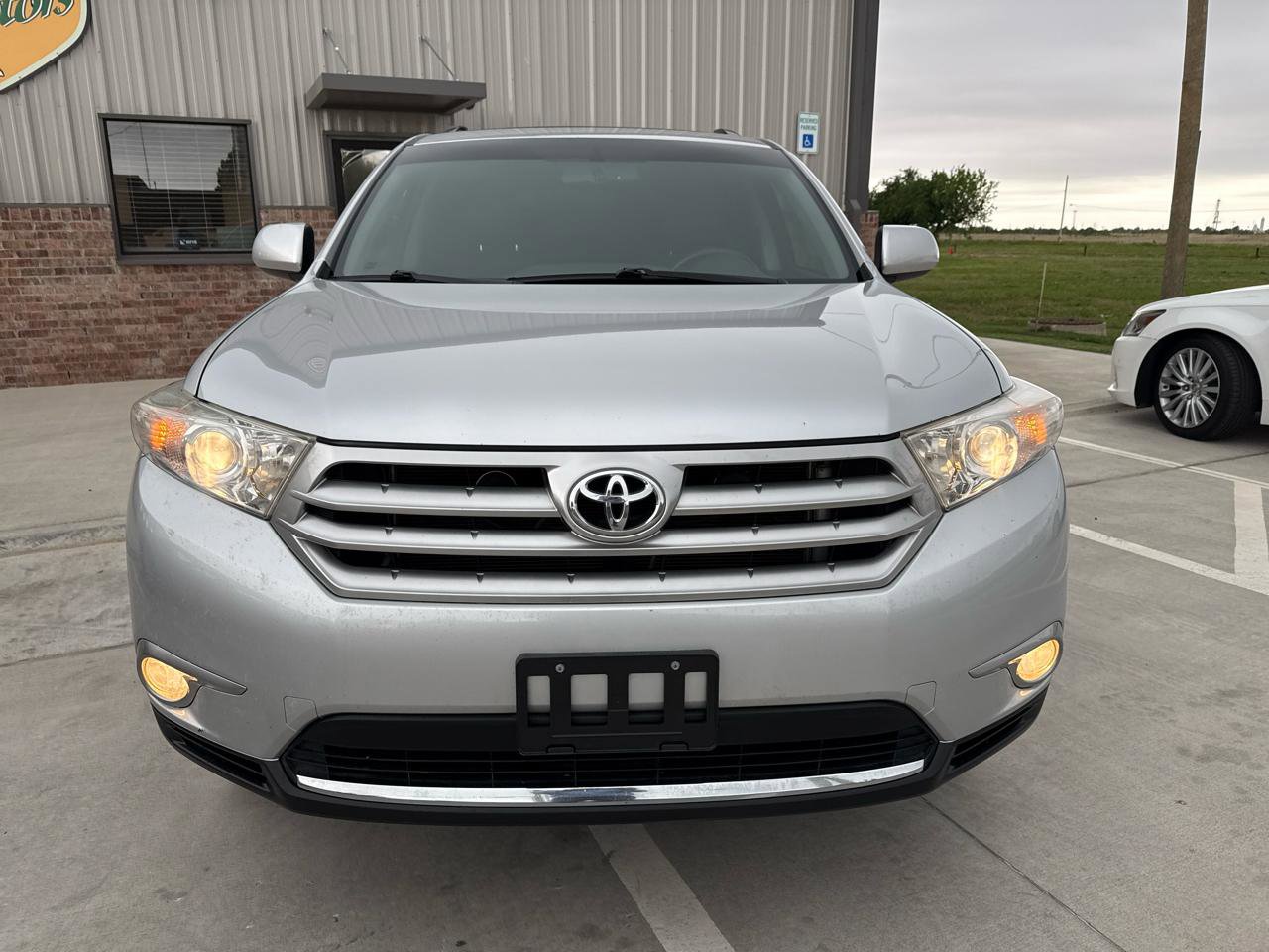 Used 2012 Toyota Highlander SE w/ Tow Pkg AWD/4WD image 6