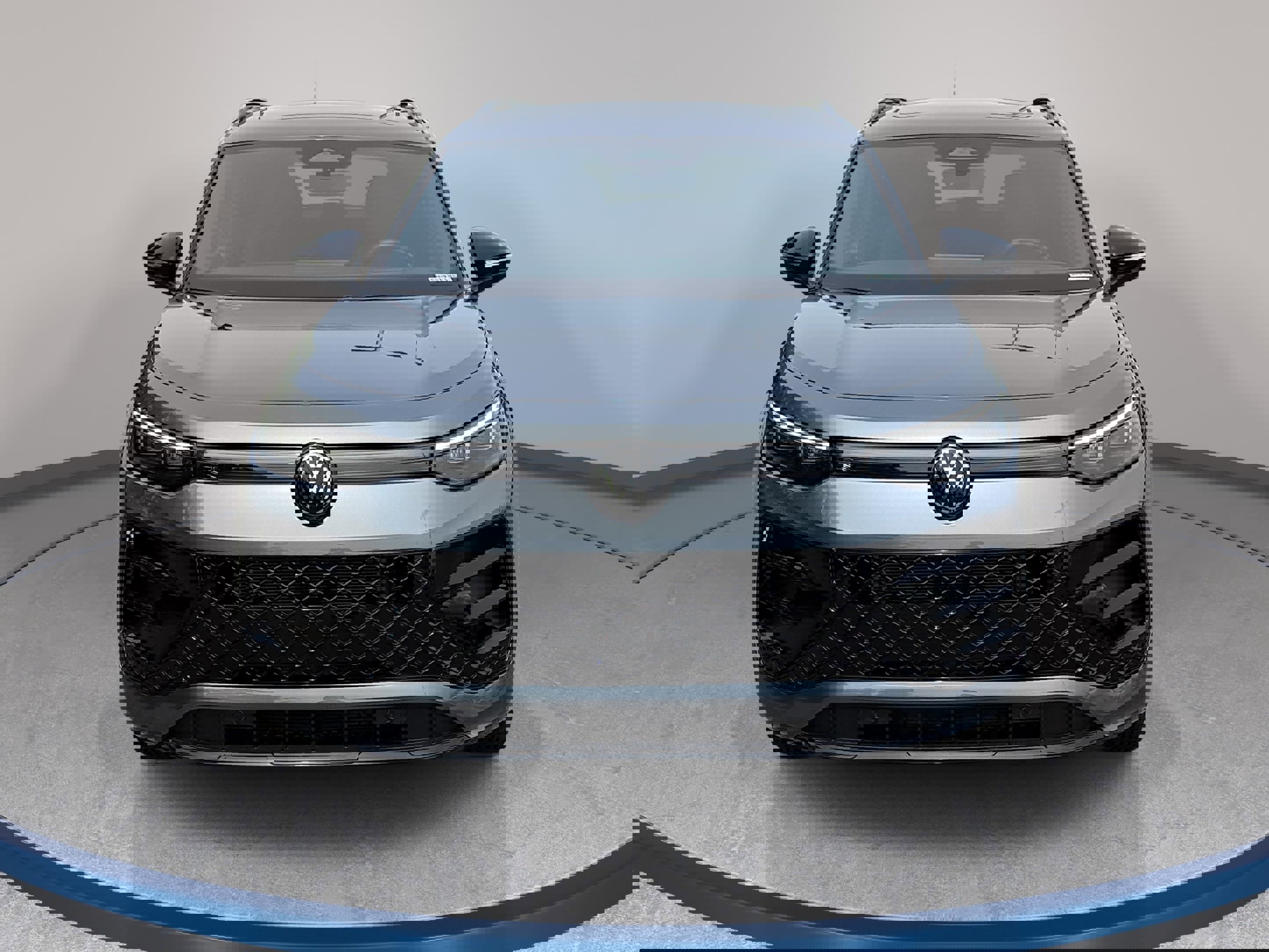 Used 2025 Volkswagen Tiguan SE R-Line image 2