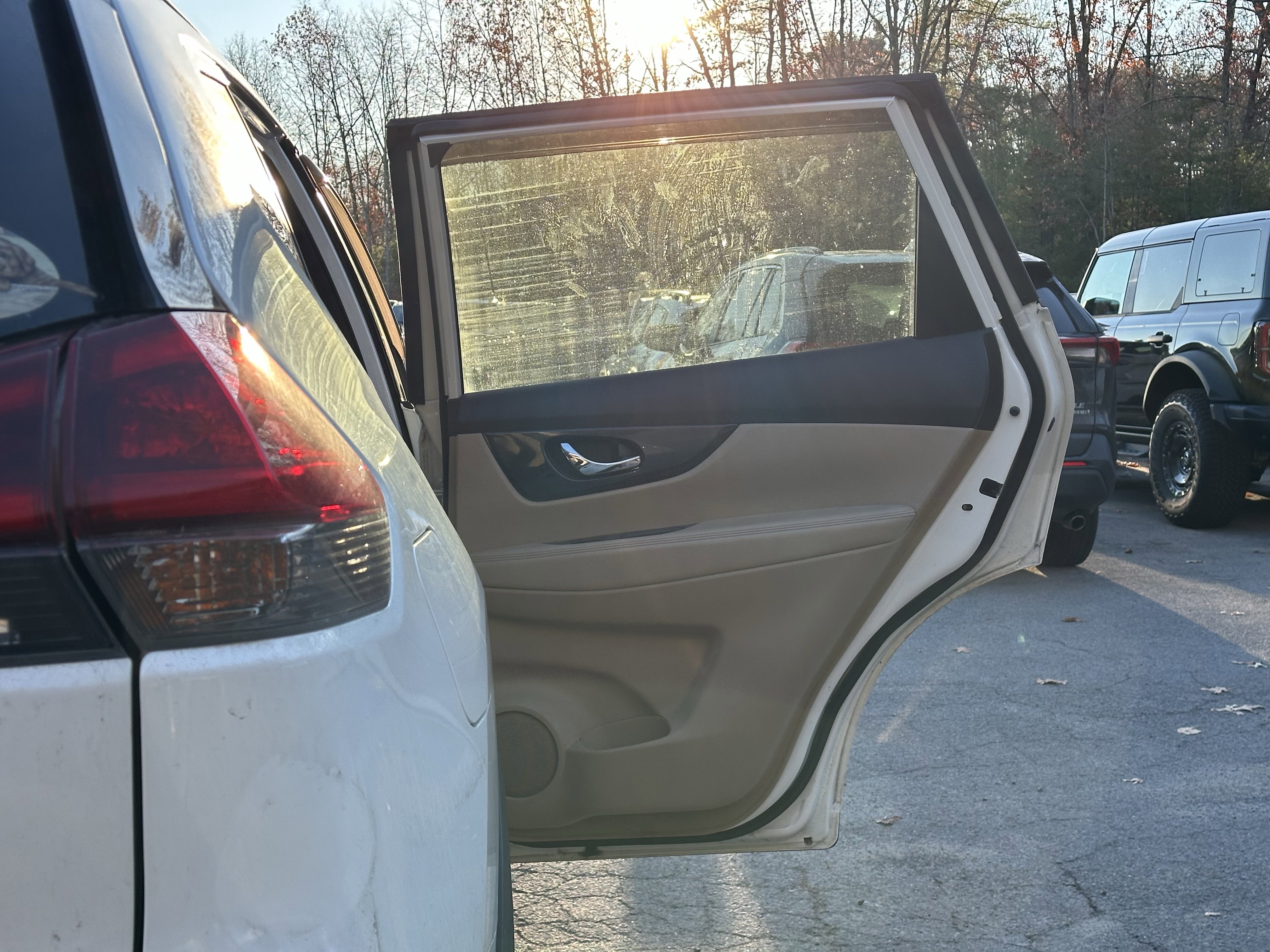 Used 2018 Nissan Rogue SV w/ Premium Package image 29