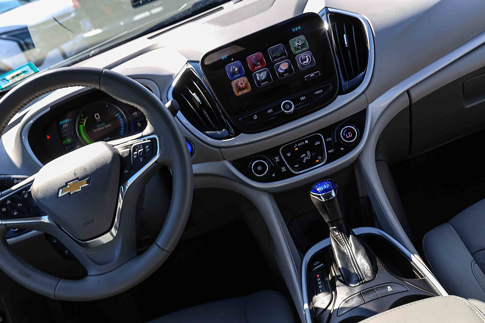 Used 2017 Chevrolet Volt LT w/ Comfort Package FWD image 18