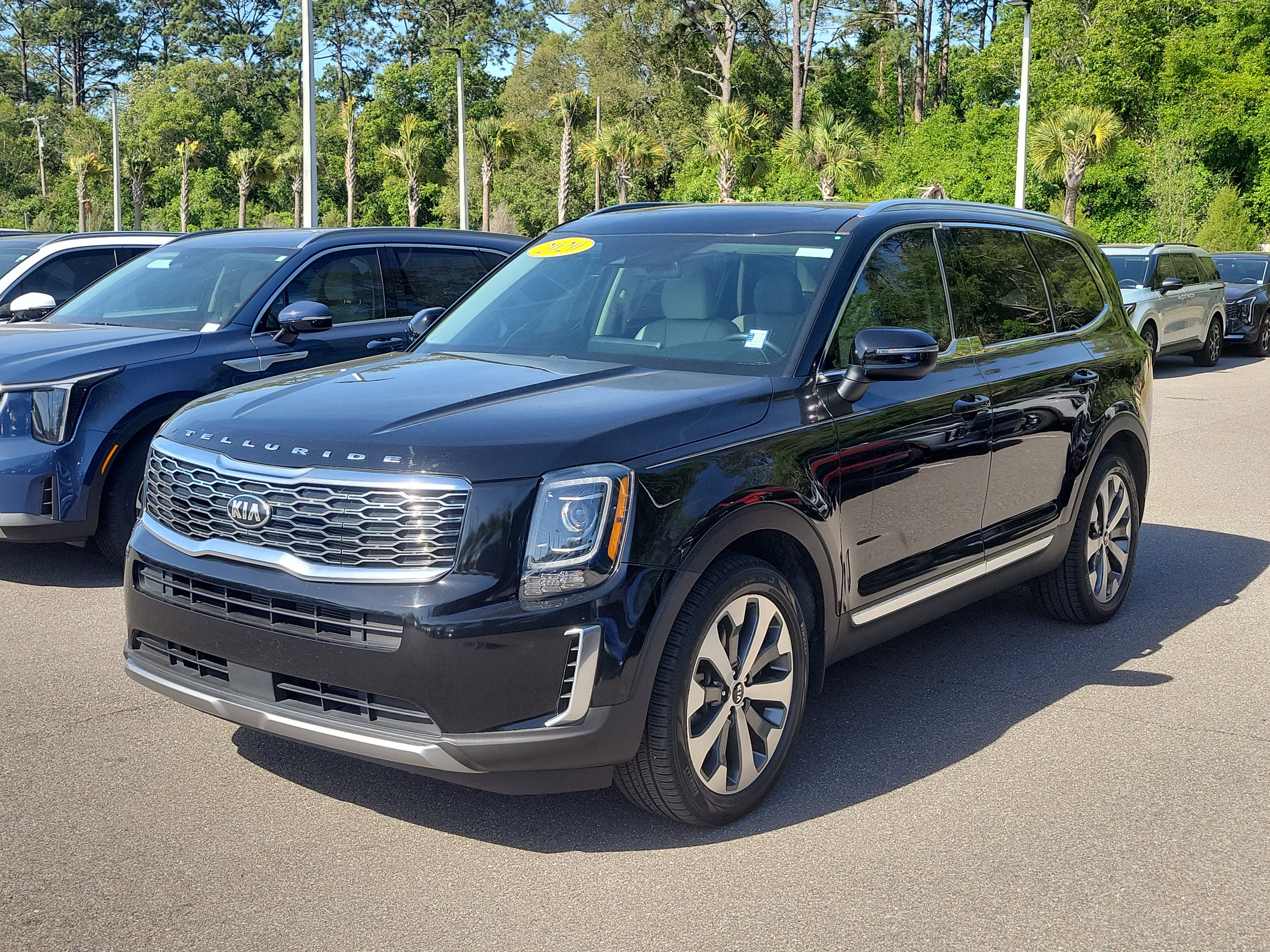 Used 2020 Kia Telluride EX w/ EX Premium Package image 3