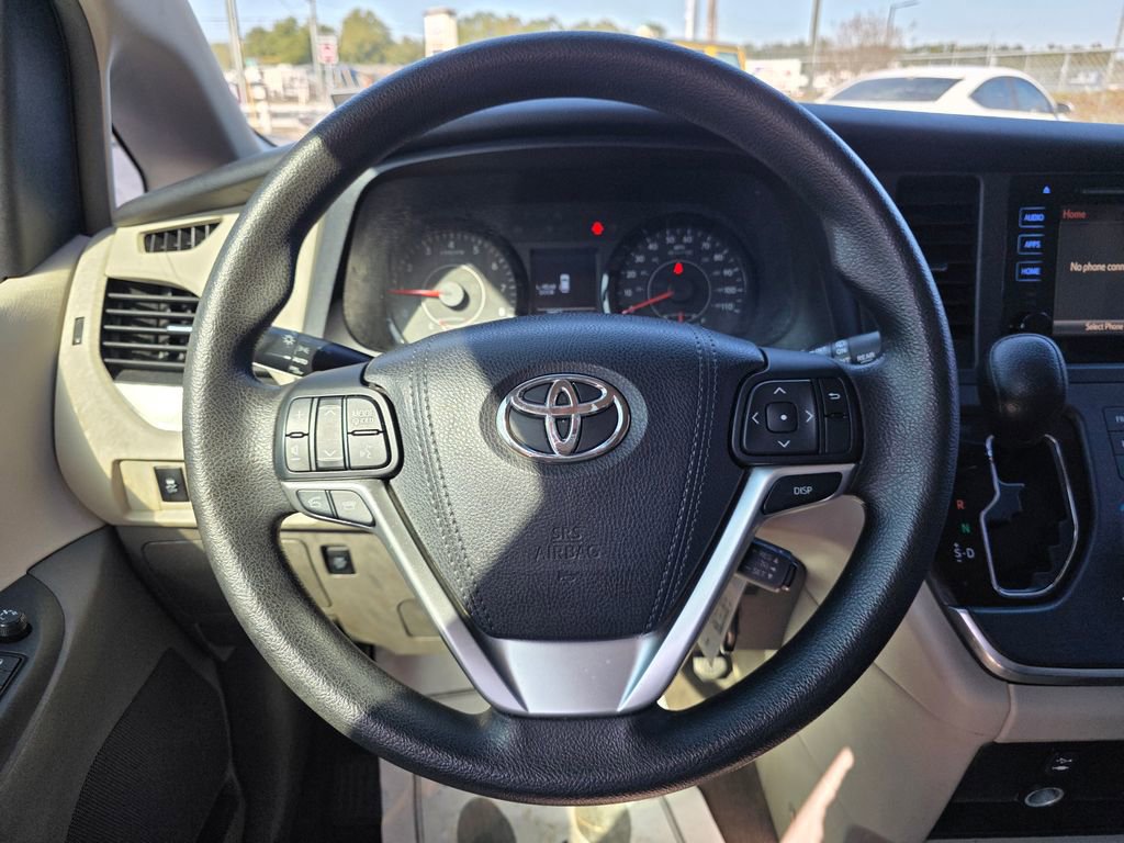 Used 2015 Toyota Sienna LE image 10