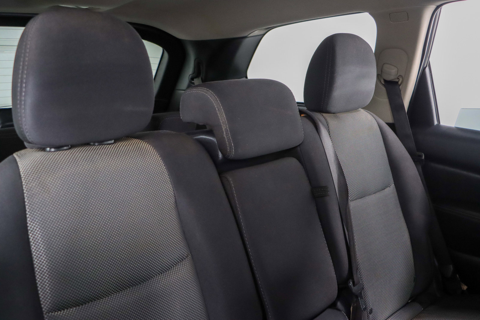 Used 2019 Nissan Pathfinder S image 27