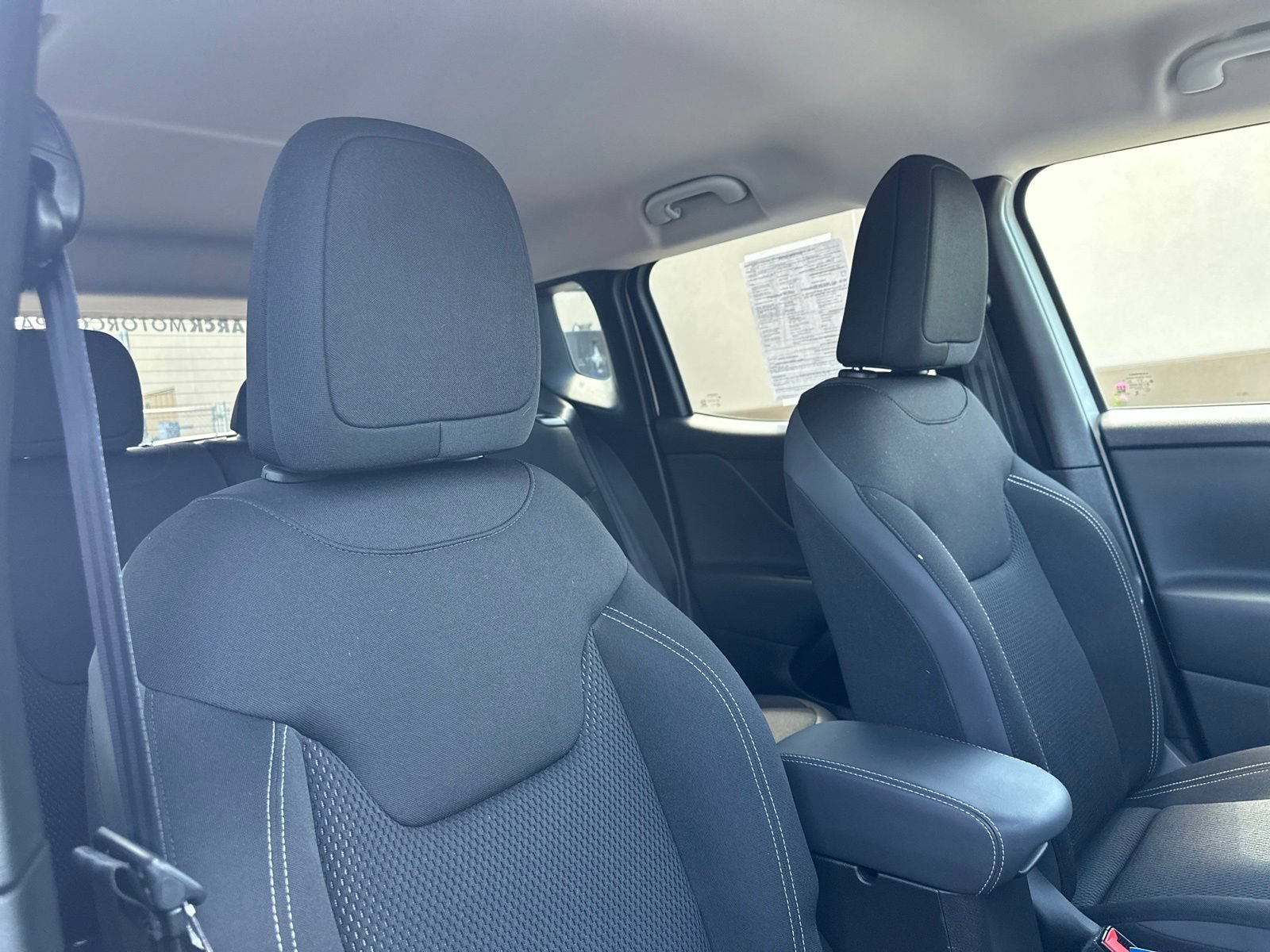 Used 2023 Jeep Renegade Latitude w/ Premium Group AWD/4WD image 30