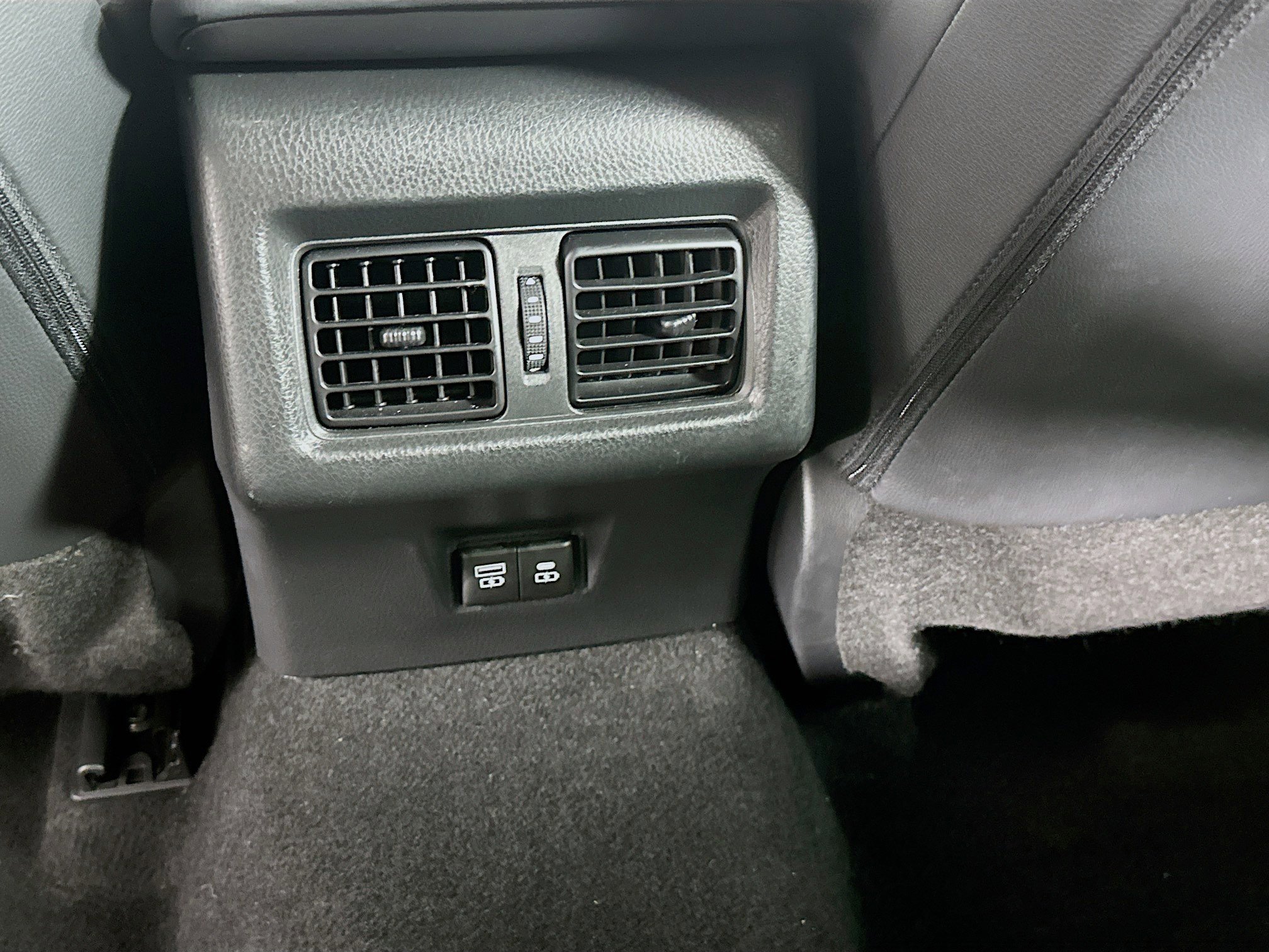 Used 2025 Toyota Camry SE image 27