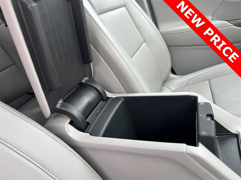 Used 2023 GMC Acadia SLT w/ Technology Package image 29