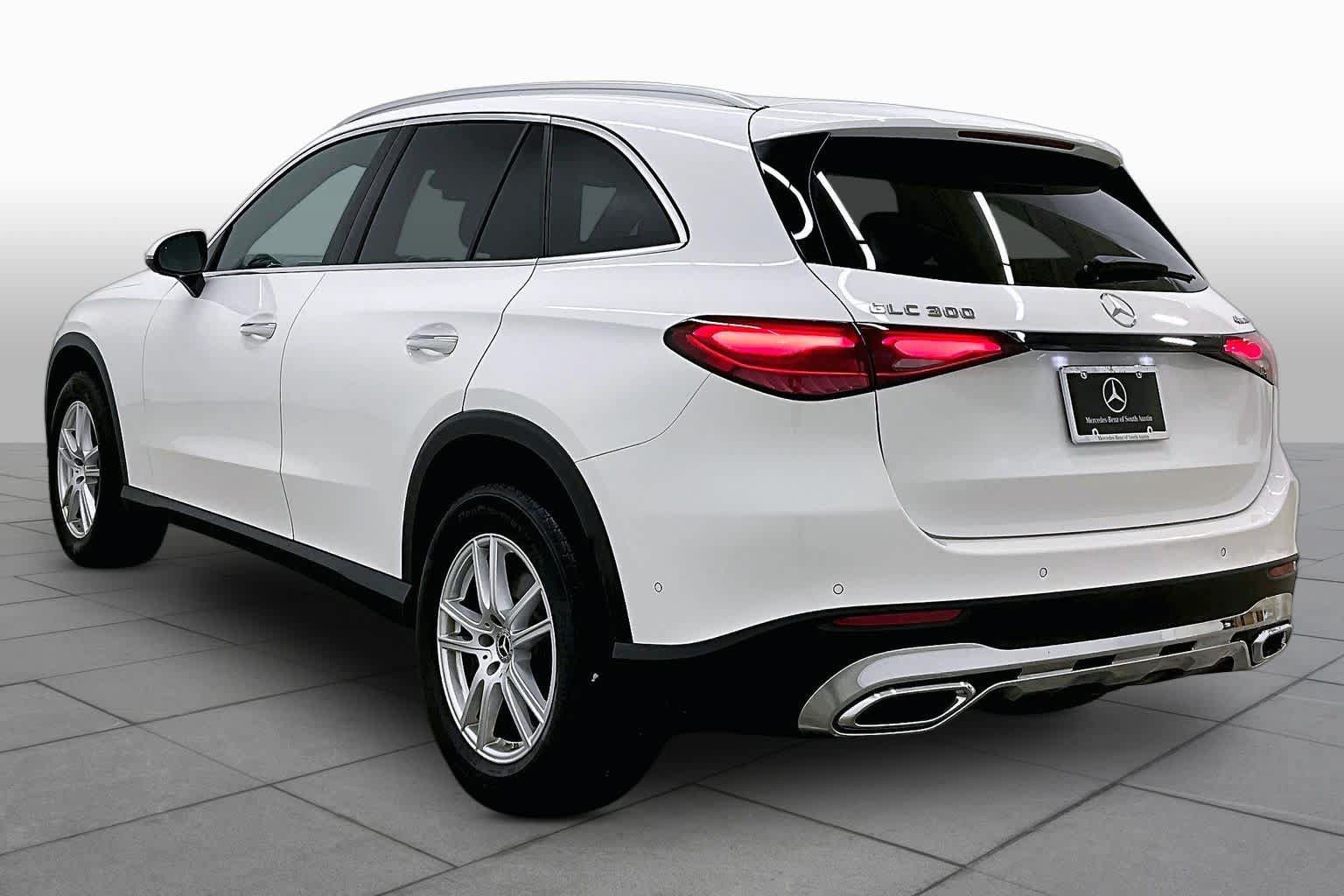 Used 2025 Mercedes-Benz GLC 300 4MATIC image 12