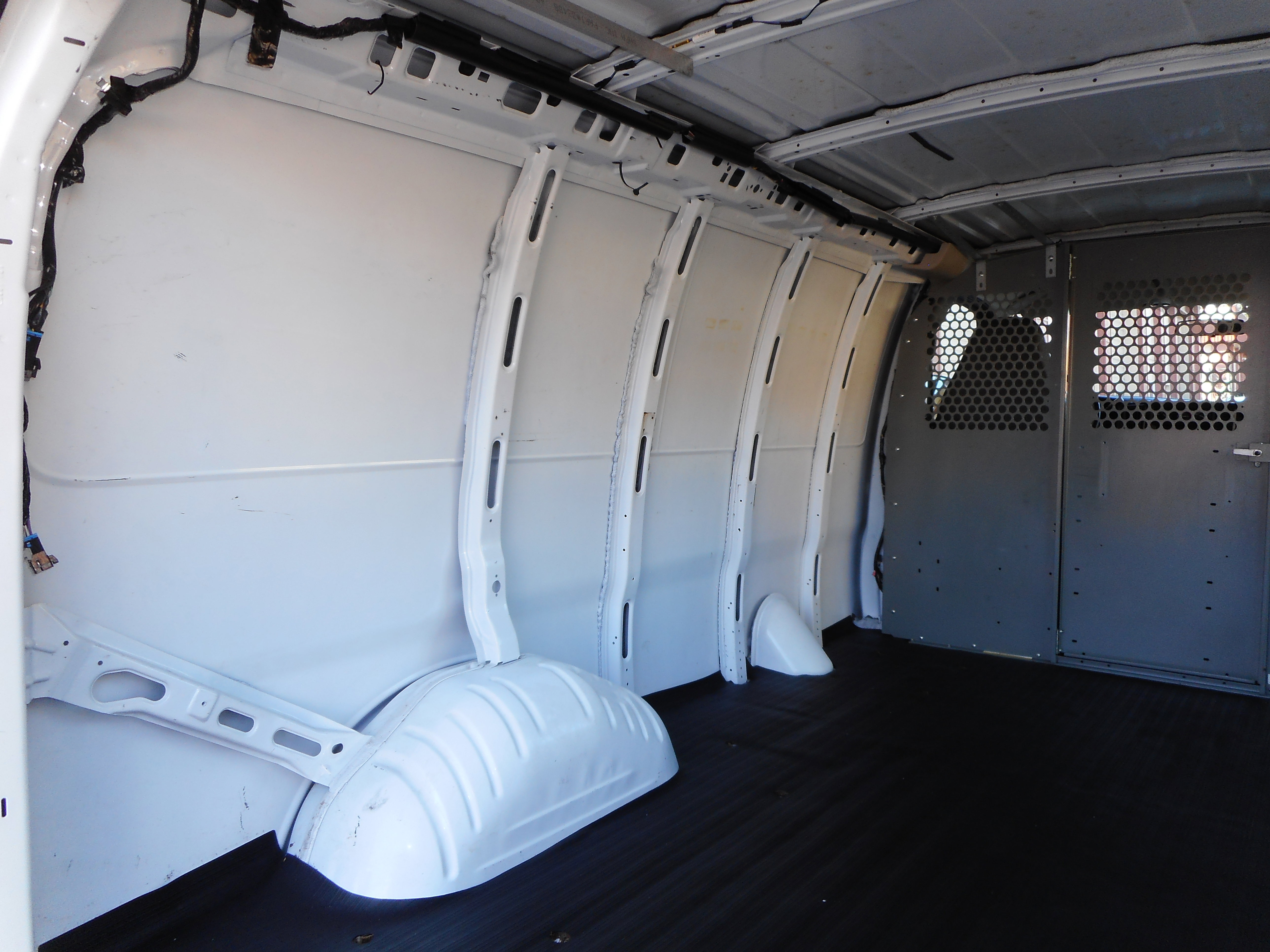 Used 2006 Chevrolet Express 2500 w/ Power and Light Package image 14