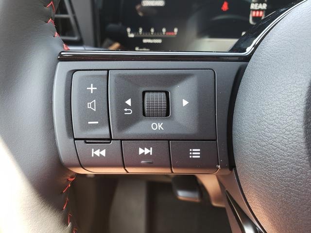 New 2025 Nissan Kicks SR w/ SR Premium Package image 19