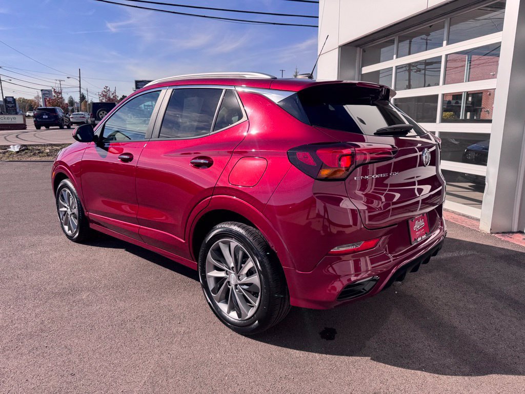 Used 2023 Buick Encore GX Select w/ Sport Touring Package FWD image 3