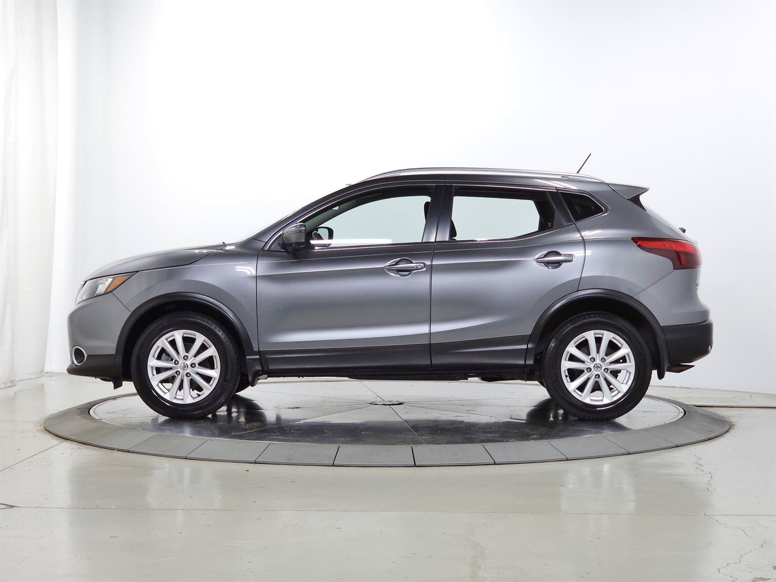 Used 2018 Nissan Rogue Sport SV w/ SV Technology Package AWD/4WD image 4