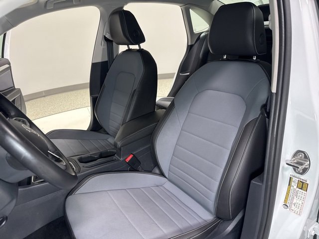 Used 2025 Volkswagen Jetta SE w/ Black Wheel Package image 13