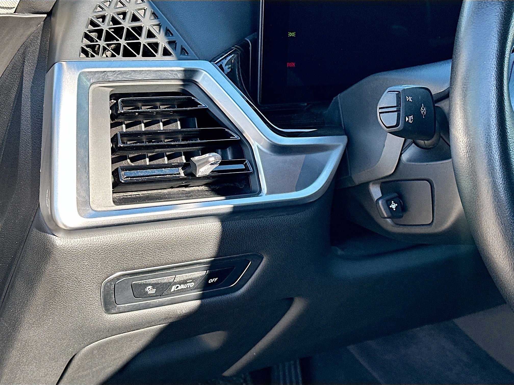 Used 2025 BMW X7 xDrive40i w/ Premium Package AWD/4WD image 9