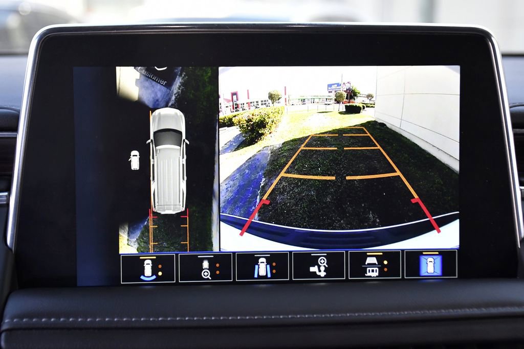 Used 2024 Chevrolet Suburban Z71 w/ Luxury Package image 17