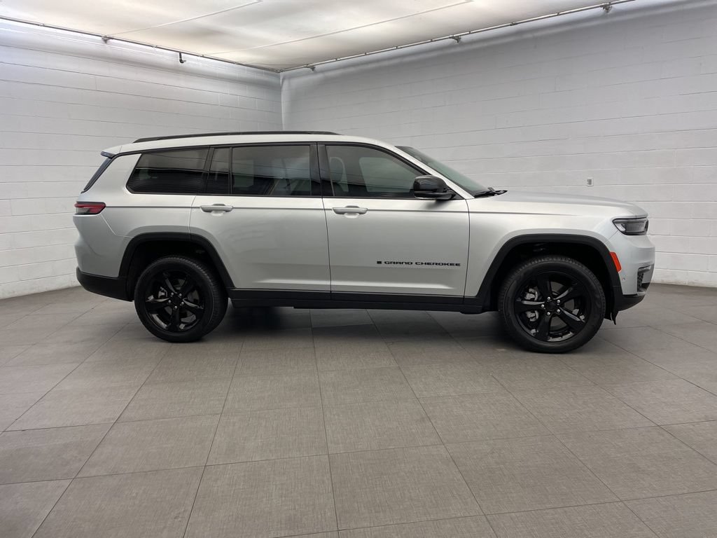 New 2025 Jeep Grand Cherokee L Limited w/ Luxury Tech Group II AWD/4WD image 2