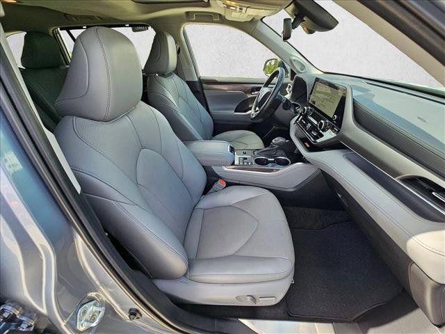 Used 2023 Toyota Highlander Limited FWD image 21