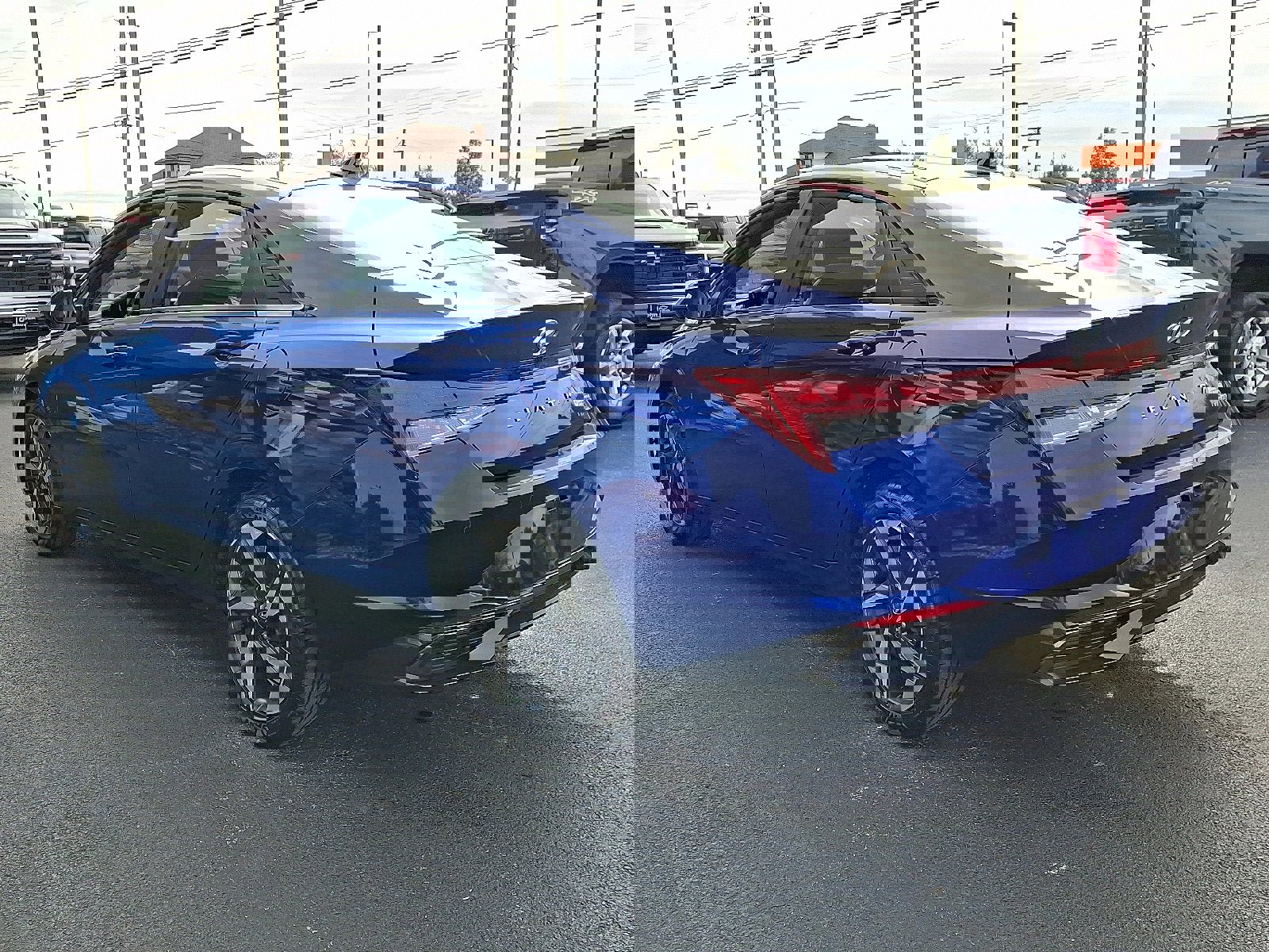 Used 2023 Hyundai Elantra Limited image 4