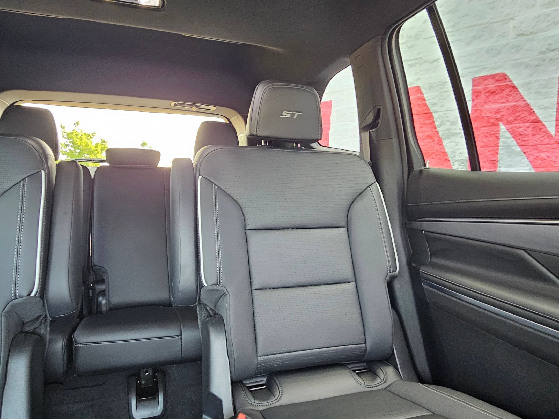 Used 2025 Buick Enclave Sport Touring w/ Power Package FWD image 26