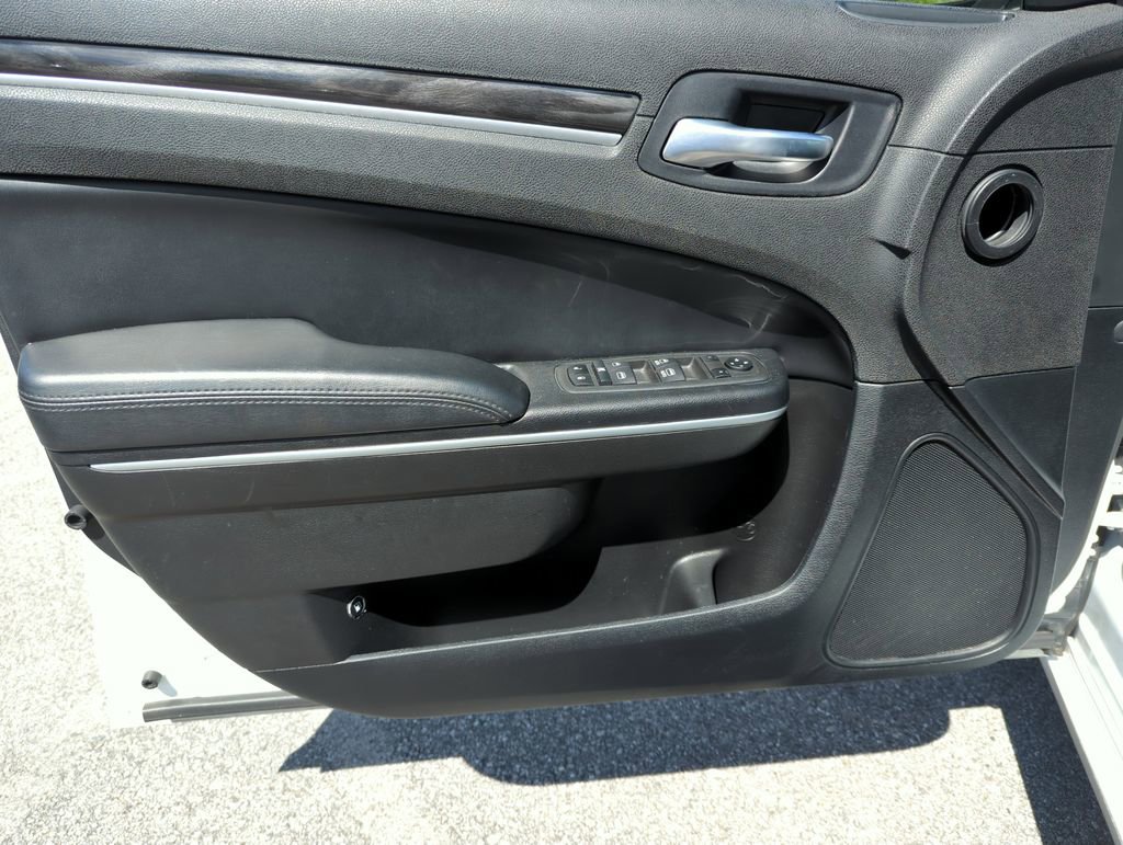 Used 2022 Chrysler 300 Touring image 18