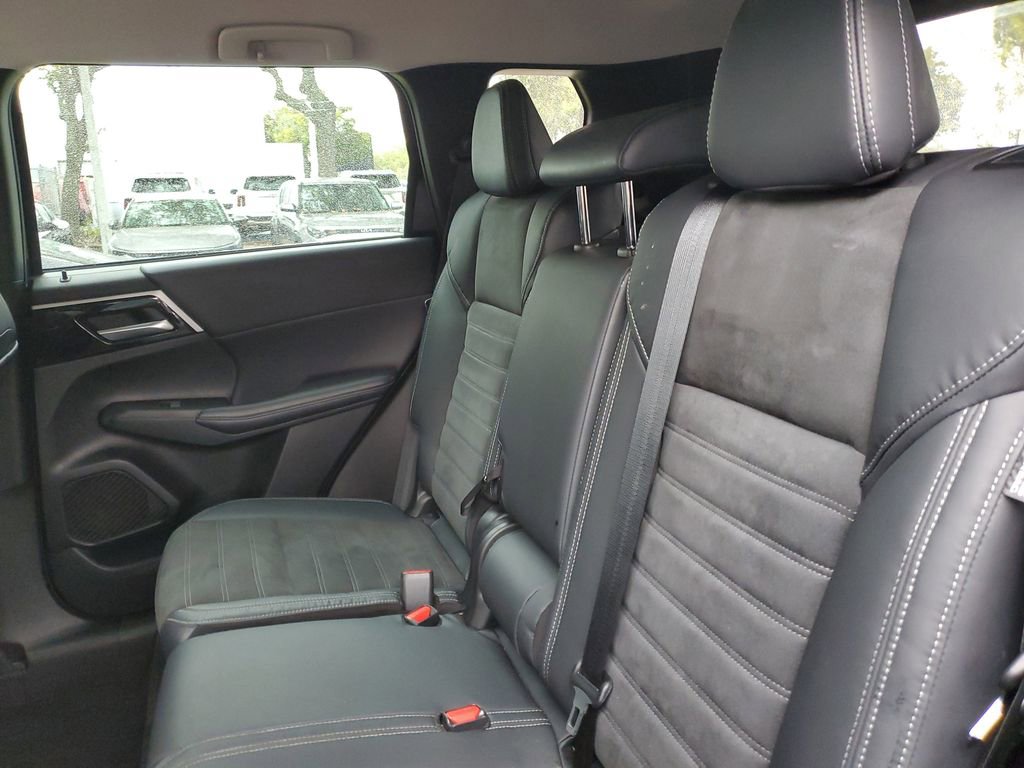 Used 2023 Mitsubishi Outlander SE Black Edition image 15